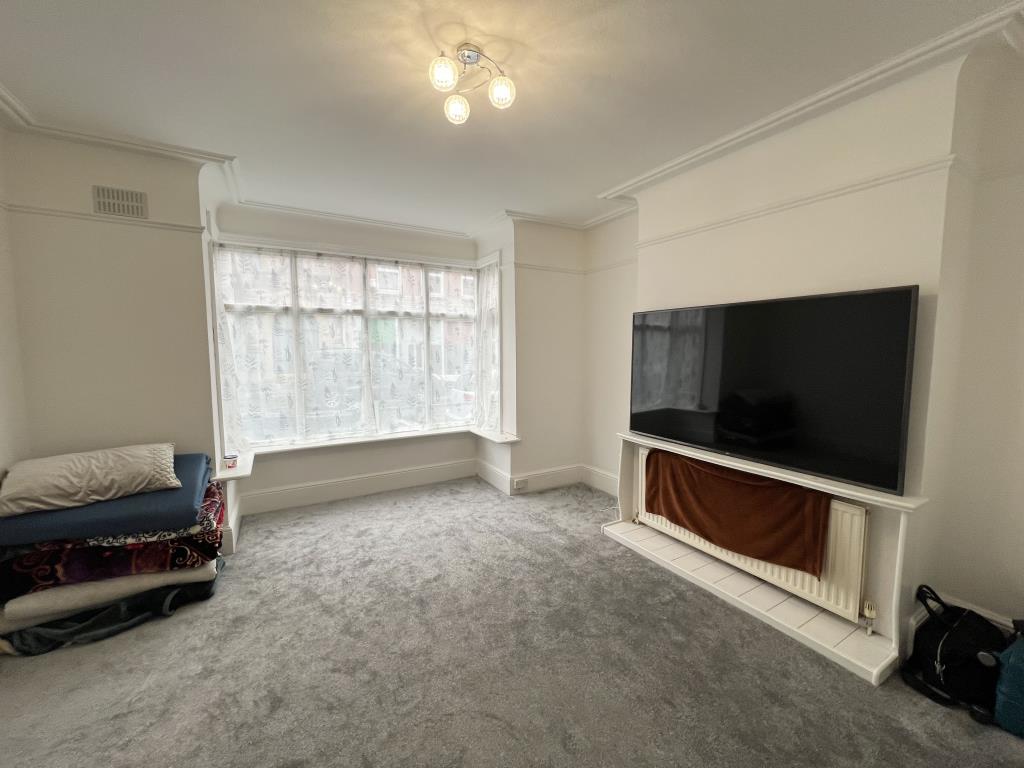 Lot: 143 - FREEHOLD RESIDENTIAL INVESTMENT COMPRISING FOUR APARTMENTS - Flat 1-Bedroom one